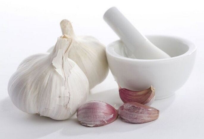 Garlic a folk remedy for worms in adults. 